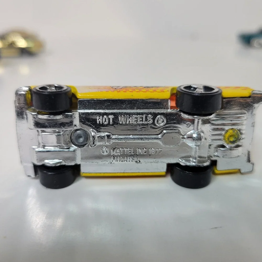 Hot Wheels 56 Ford T-Bird Tads Taxi Yellow‎ Diecast Car 1977 Vintage